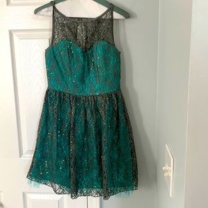 Stunning, Any occasion you will definitely be the star! Size 3. 100% polyester.